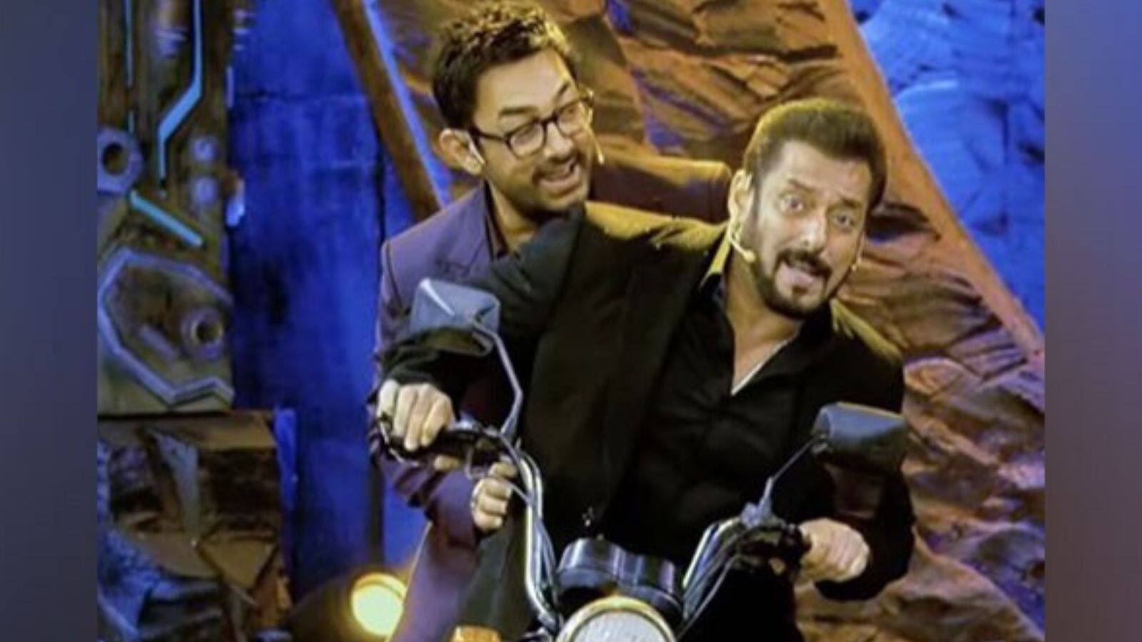 Bollywood superstars Salman Khan and Aamir Khan 