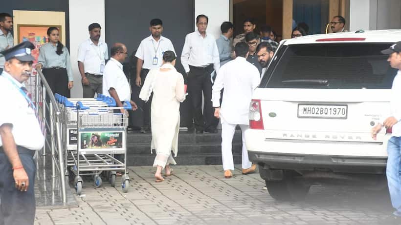karisma kapoor fly to delhi with kids to attend ex husband sunjay kapur funeral