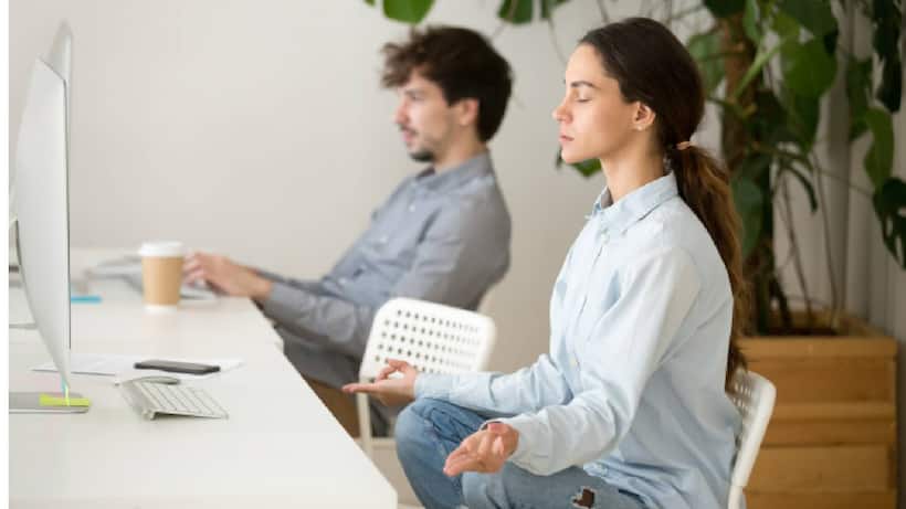 Yoga to relax your mind in the office