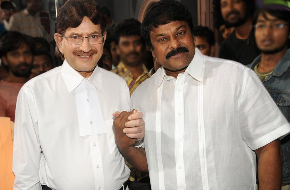 సూపర్ స్టార్ కృష్ణకి విలన్గా నటించిన చిరంజీవి సూపర్ స్టార్ కృష్ణకి విలన్గా నటించిన చిరంజీవి