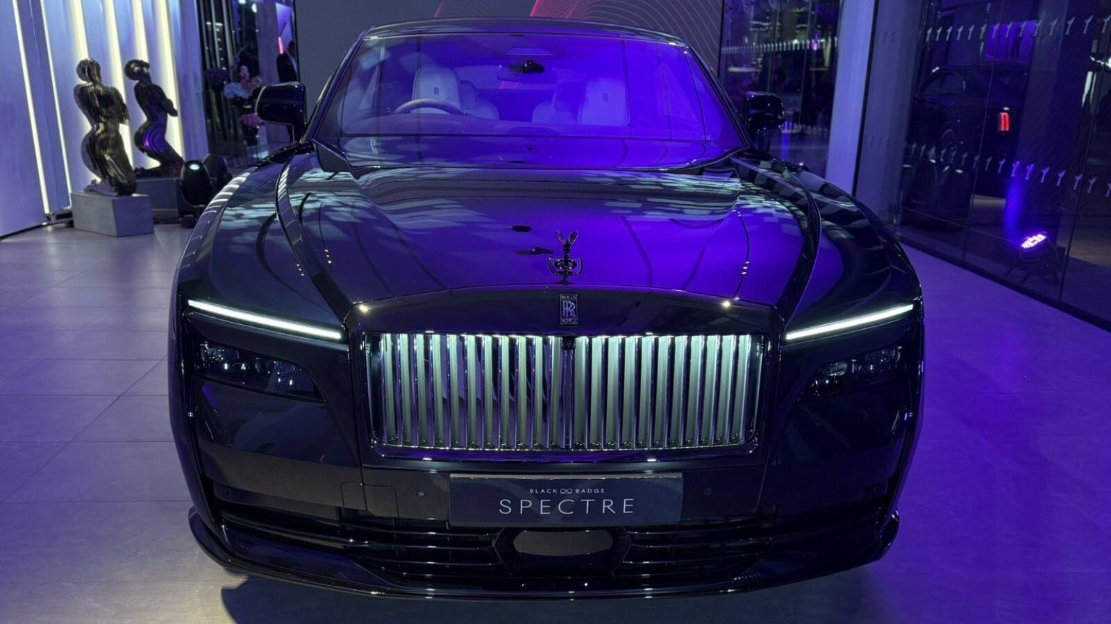 rollce royce spectre black badge