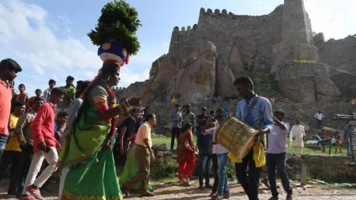 Telangana: మొదలైన బోనాల హడావిడి...కానీ తొలి బోనం మాత్రం అక్కడి నుంచే ..ఎందుకంటే..!