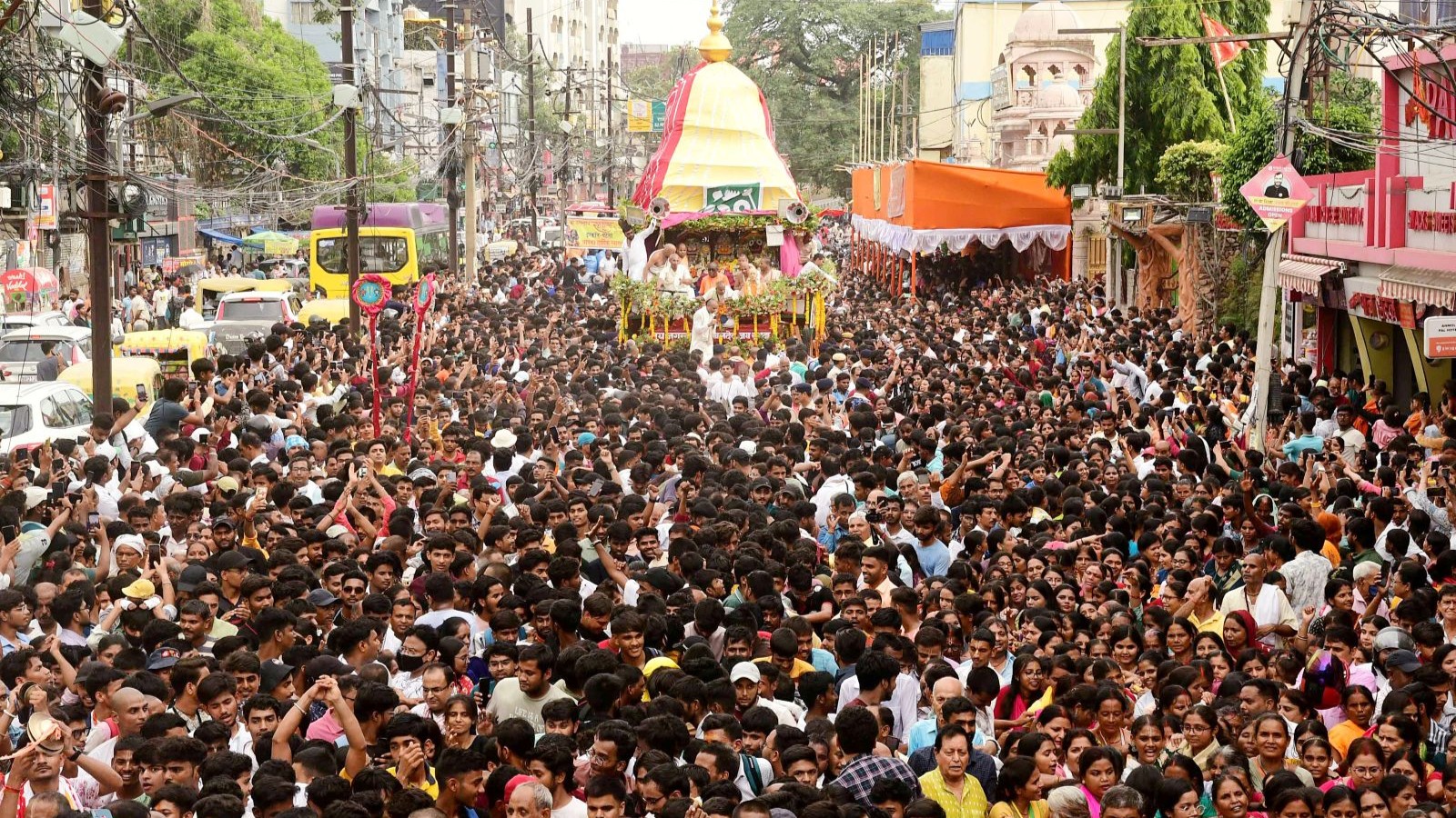 भगवान जगन्नाथ की भव्य रथयात्रा भगवान जगन्नाथ की भव्य रथयात्रा