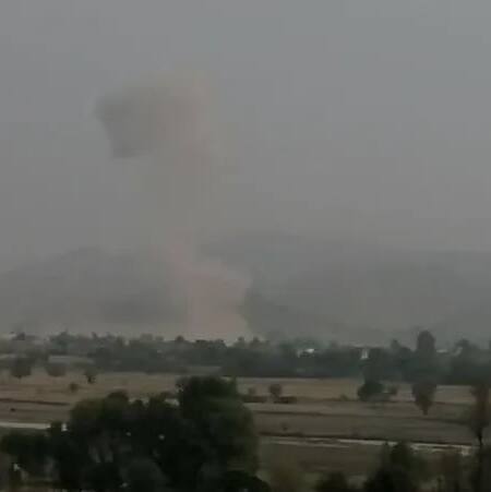 13 soldiers killed, 29 wounded in suicide bombing in northwest Pakistan