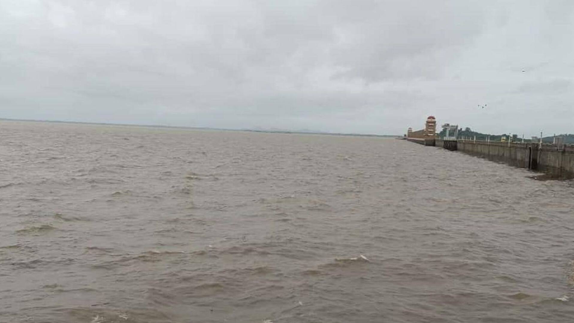 Karnataka Rains: ತುಂಗಭದ್ರಾ ಜಲಾಶಯದಿಂದ ಯಾವುದೇ ಕ್ಷಣದಲ್ಲಿ ನದಿಗೆ ನೀರು ಎಚ್ಚರಿಕೆ ಸಂದೇಶ ರವಾನೆ
