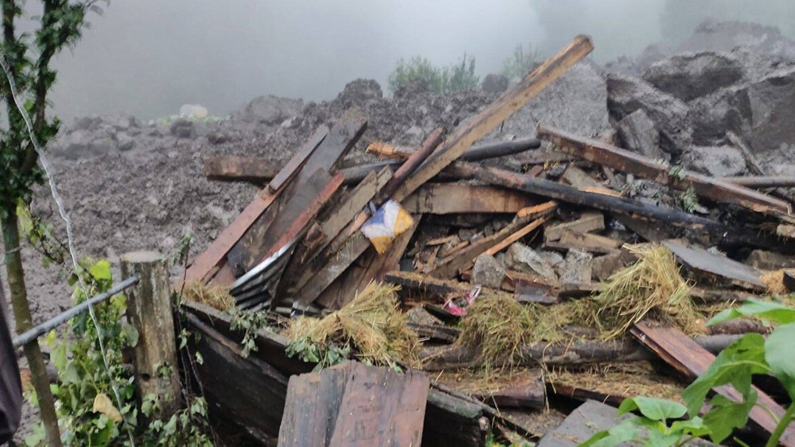 Damage to property due to cloudburst in Rampur 