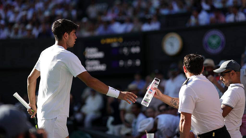 Wimbledon 2025: Alcaraz offers water to unwell spectator as mercury hits record high on opening day (WATCH)