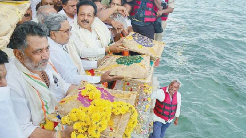 ಕೆಆರ್‌ಎಸ್‌ ಜಲಾಶಯಕ್ಕೆ ಸಿಎಂ ಸಿದ್ದರಾಮಯ್ಯ, ಡಿಸಿಎಂ ಡಿ.ಕೆ.ಶಿವಕುಮಾರ್‌ ಬಾಗಿನ