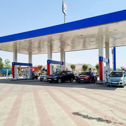 Delhi halts fuel ban on old vehicles over tech, legal issues