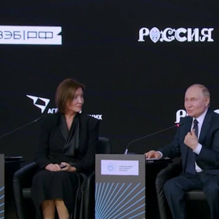 'Could get offended': Putin drops everything; rushes out mid-event to take Trump's call (WATCH)
