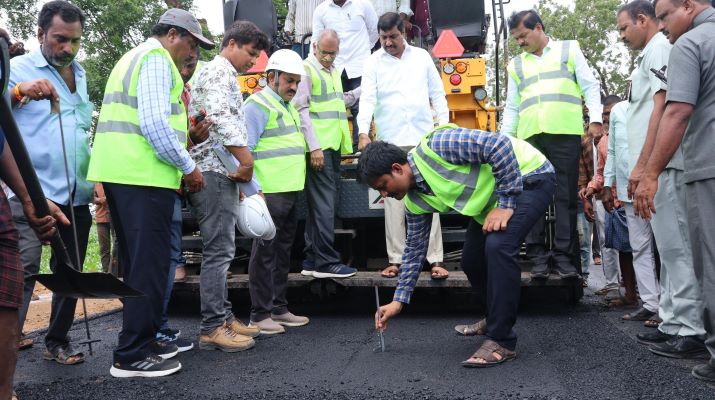 ఆంధ్ర ప్రదేేశ్ రోడ్ల నిర్మాణంలో సరికొత్త టెక్నాలజీ ఆంధ్ర ప్రదేేశ్ రోడ్ల నిర్మాణంలో సరికొత్త టెక్నాలజీ