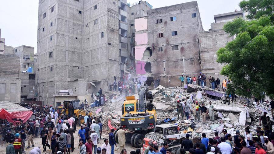 Karachi building collapse