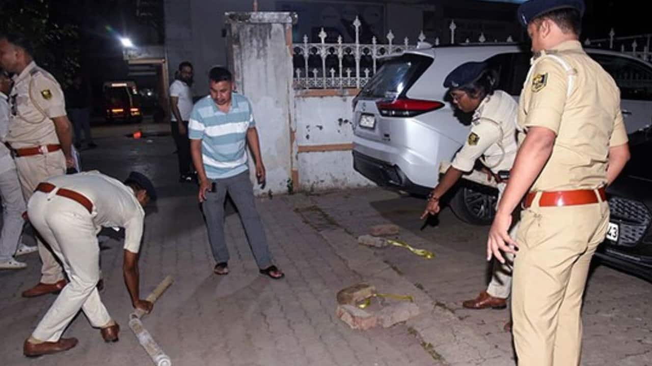Bihar Police at the crime scene