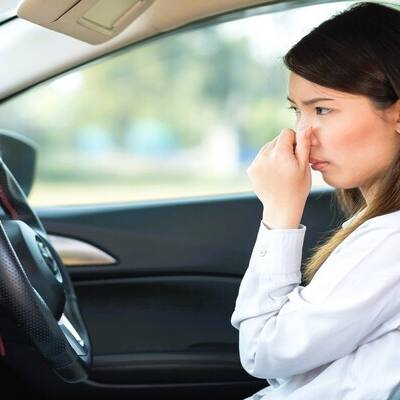 Onion, bay leaf and neem: 5 tips to eliminate musty smells from cars during monsoon