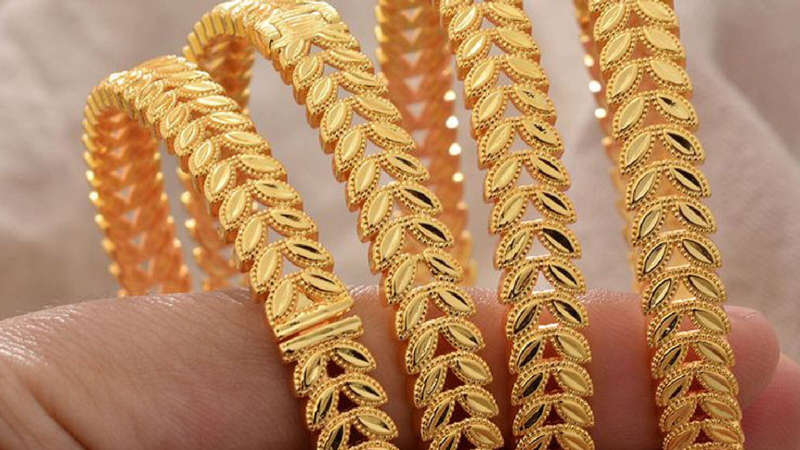 Gold Rate Today: സ്വർണവില കൂടി, വിപണിയിൽ ചാഞ്ചാട്ടം തുടരുന്നു; പവന്റെ വില അറിയാം