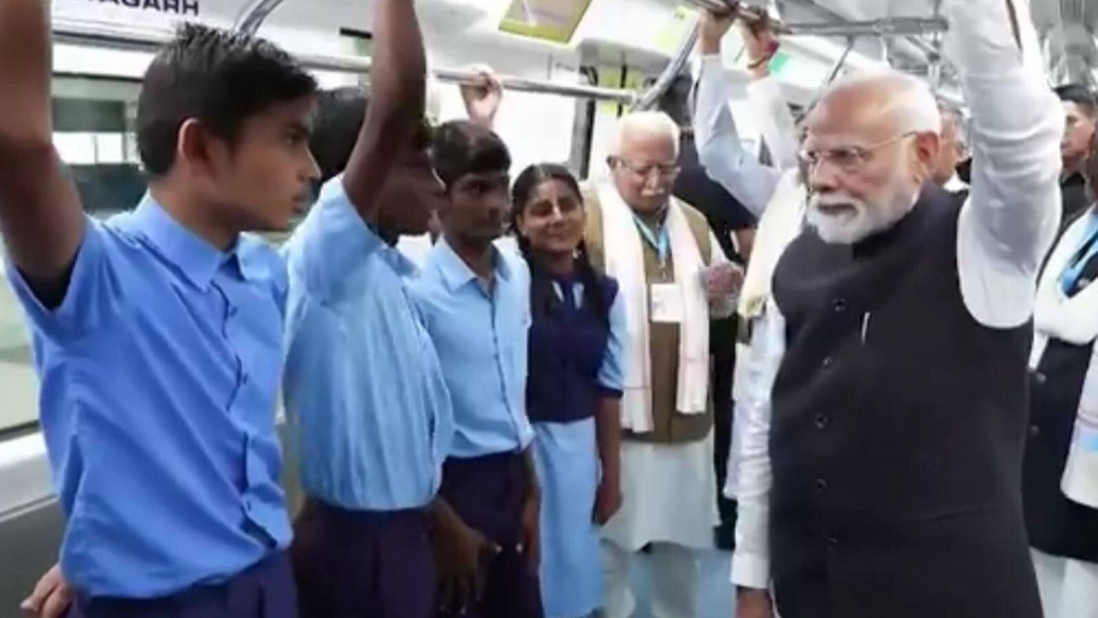 PM Modi in Bengaluru Metro talking to students