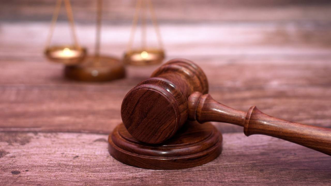 న్యాయ స‌ల‌హాలు