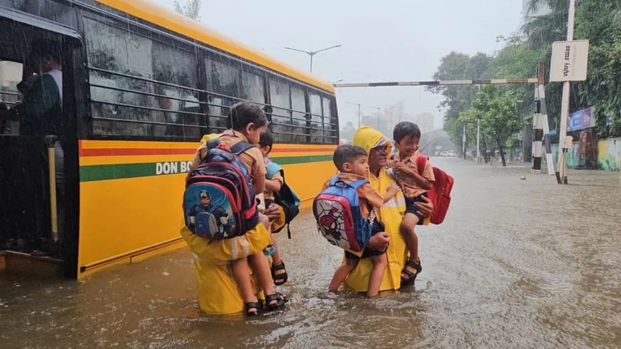 Mumbai Rains Update: Red Alert Issued as Heavy Downpour Batters City, Causes Waterlogging