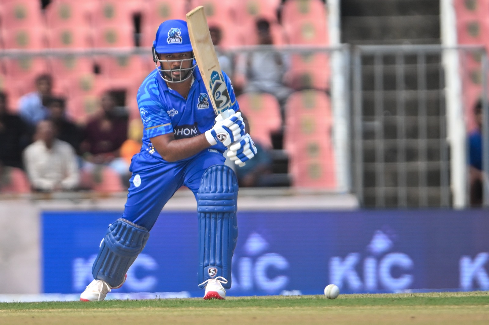 സഞ്ജുവിന്റെ ലക്ഷ്യം ഇന്ത്യന്‍ ടീമിന്റെ ഫിനിഷര്‍ സ്ഥാനമോ? കൊച്ചി ബ്ലൂ ടൈഗേഴ്‌സിനായി കളിച്ചത് ആറാമനായി