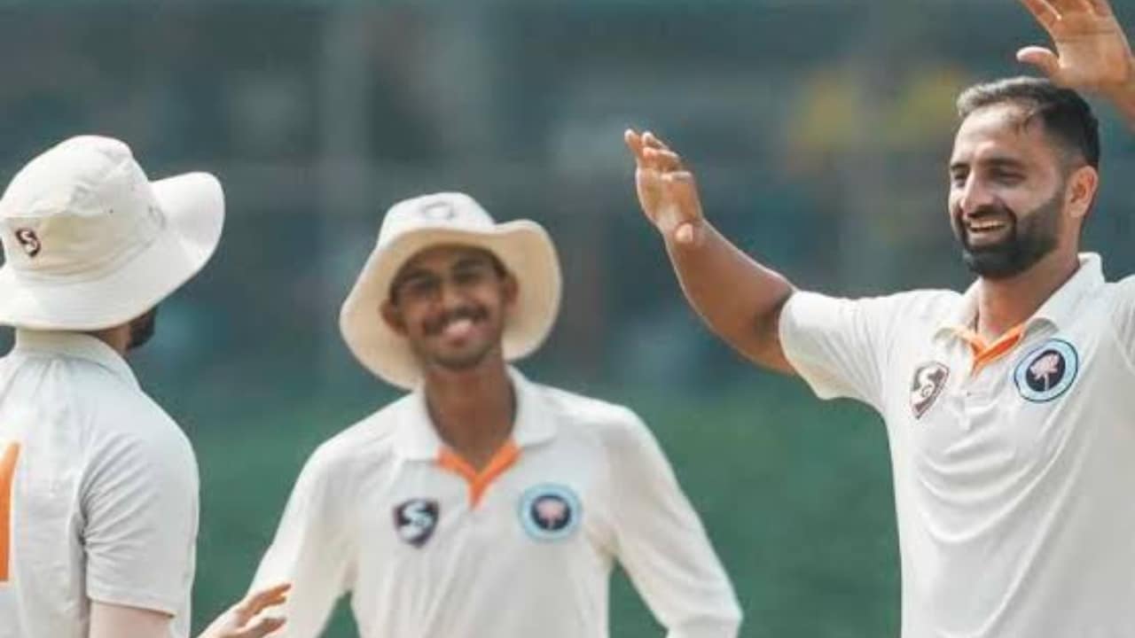 four wickets in four balls for auqib nabi and north zoen in front foot