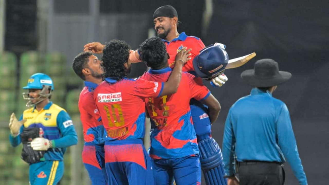 kollam sailors beat thrissur titans by three wicket in kcl