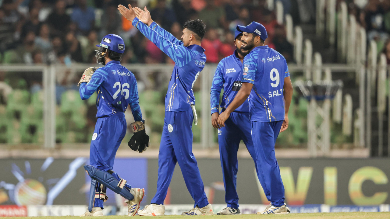 കൊല്ലം സെയ്‌ലേഴ്‌സിനെ വരിഞ്ഞുകെട്ടി ബൗളര്‍മാര്‍; കൊച്ചി ബ്ലൂ ടൈഗേഴ്‌സിന് കേരള ക്രിക്കറ്റ് ലീഗ് കിരീടം