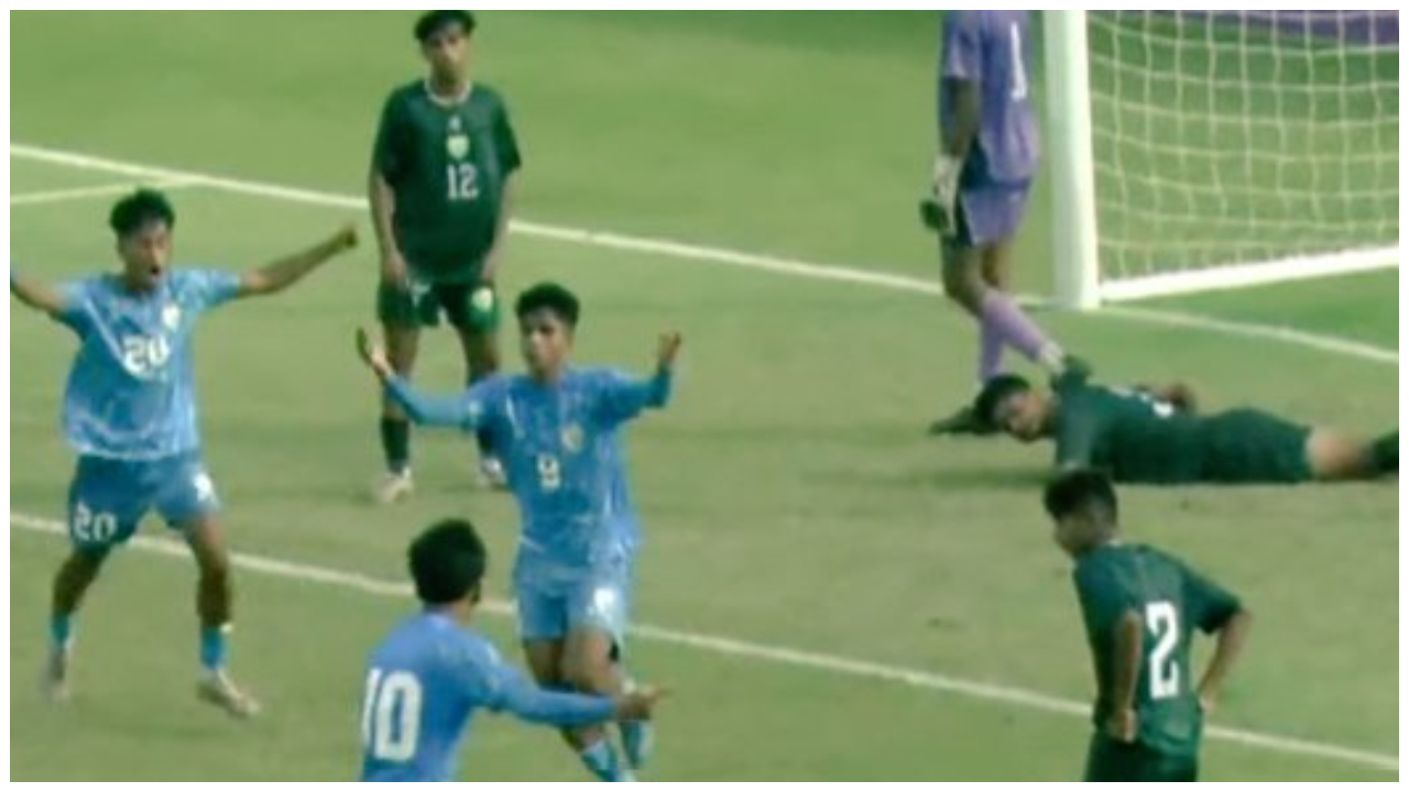 SAFF U17 Championship: கிரிக்கெட்டில் மட்டுமல்ல; கால்பந்திலும் பாகிஸ்தானை ஊதித் தள்ளிய இந்திய அணி!