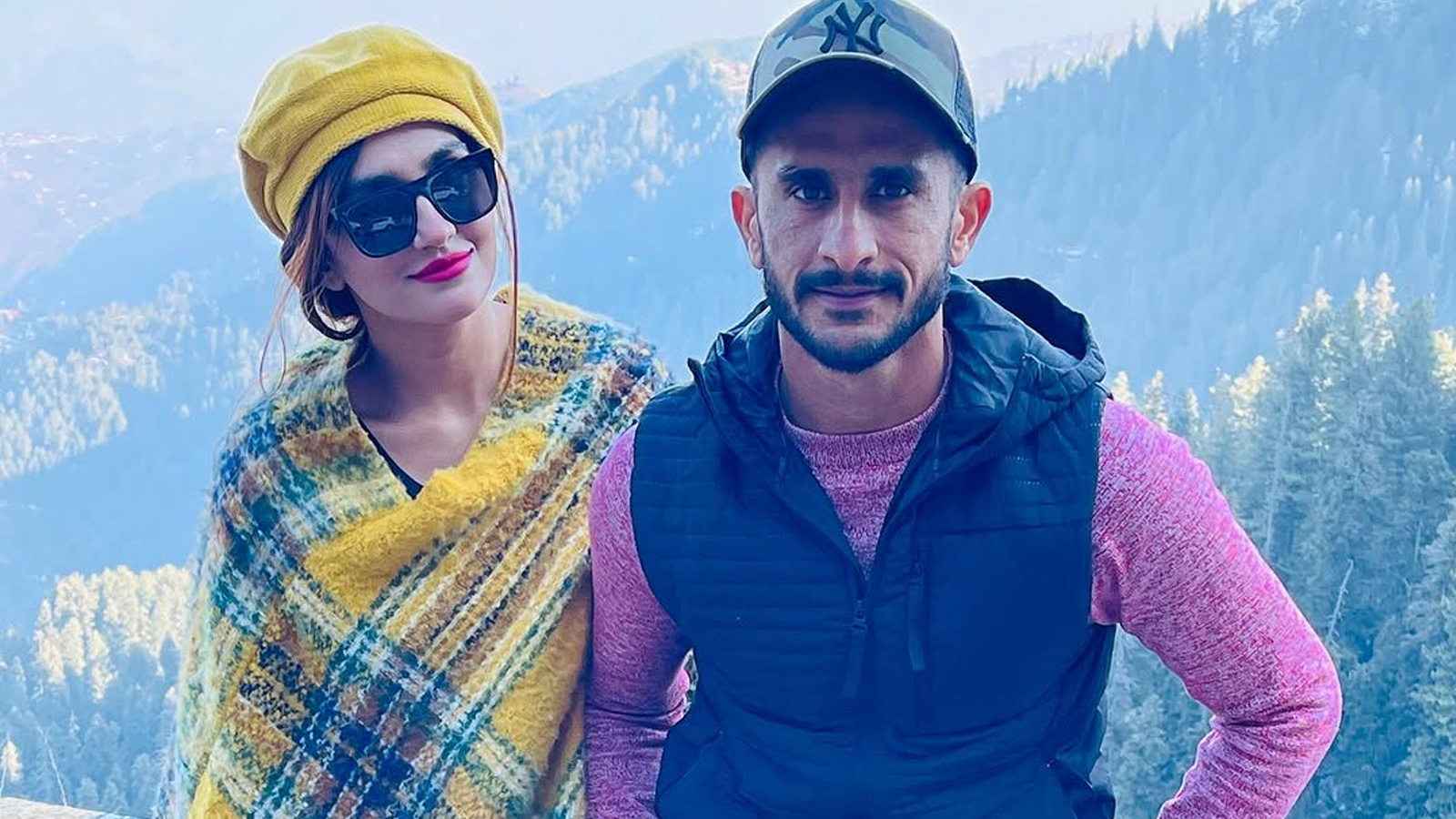 IND vs PAK: जबरदस्त सौंदर्याने लक्ष वेधते पाकिस्तानी क्रिकेटर हसन अलीची पत्नी, जाणून घ्या काय करते सामिया