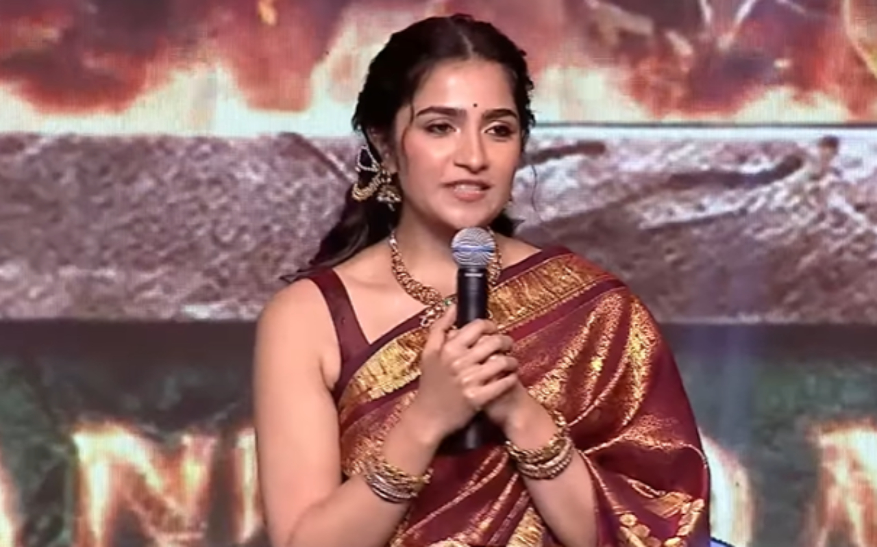 ಕಾಂತಾರದ ‘ರಾಣಿಜೇನು' ರುಕ್ಮಿಣಿ ವಸಂತ್; ಯಶ್, ಜೂ. ಎನ್‌ಟಿಆರ್‌ ಜೊತೆಗೂ ರೊಮಾನ್ಸ್!