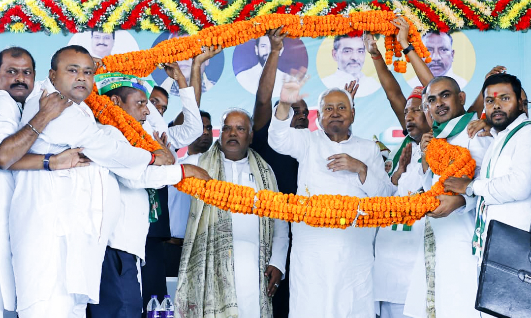 ಬಿಹಾರದಲ್ಲಿ ಗದ್ದುಗೆ.. NDA vs ಮಹಾಘಟಬಂಧನ್ ಫೈಟ್! ಬಿಹಾರ ಚುನಾವಣೆ ಬಗ್ಗೆ ಭವಿಷ್ಯ ನುಡಿದ ಮ್ಯಾಟ್ರಿಜ್ ಸಮೀಕ್ಷೆ