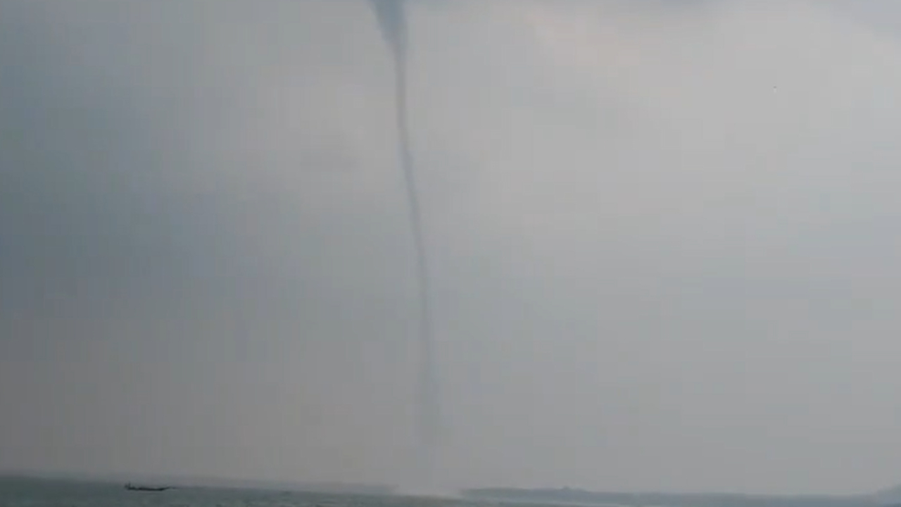 Rare elephant trunk tornado appears over Chilika Lake