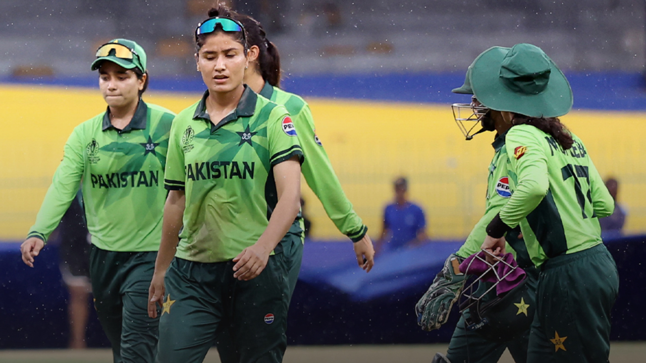 pakistan vs england women odi world cup match suspended due to rain