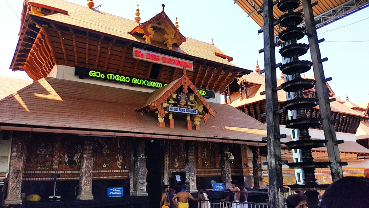 10,000 പേർക്ക് തിരുവോണസദ്യ; ഓണാഘോഷങ്ങൾക്ക് ഒരുങ്ങി ഗുരുവായൂർ; വിഐപി ദർശനത്തിന് നിയന്ത്രണം