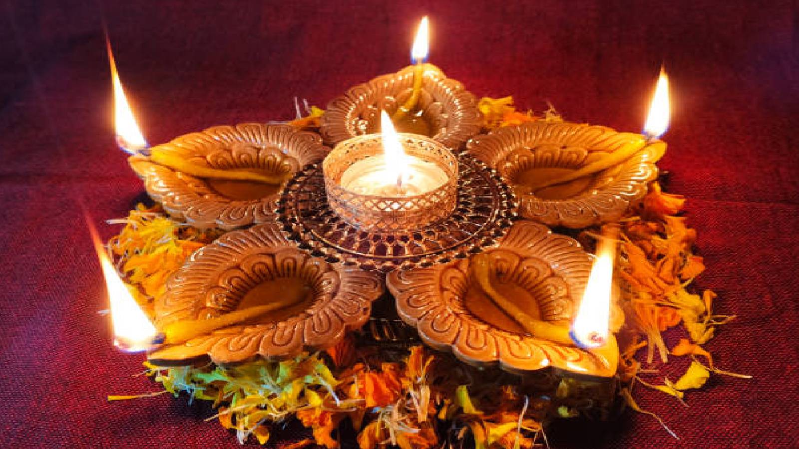 Diwali Good Luck: दिवाली की रात इन 5 चीजों का दिखना माना जाता है बेहद शुभ