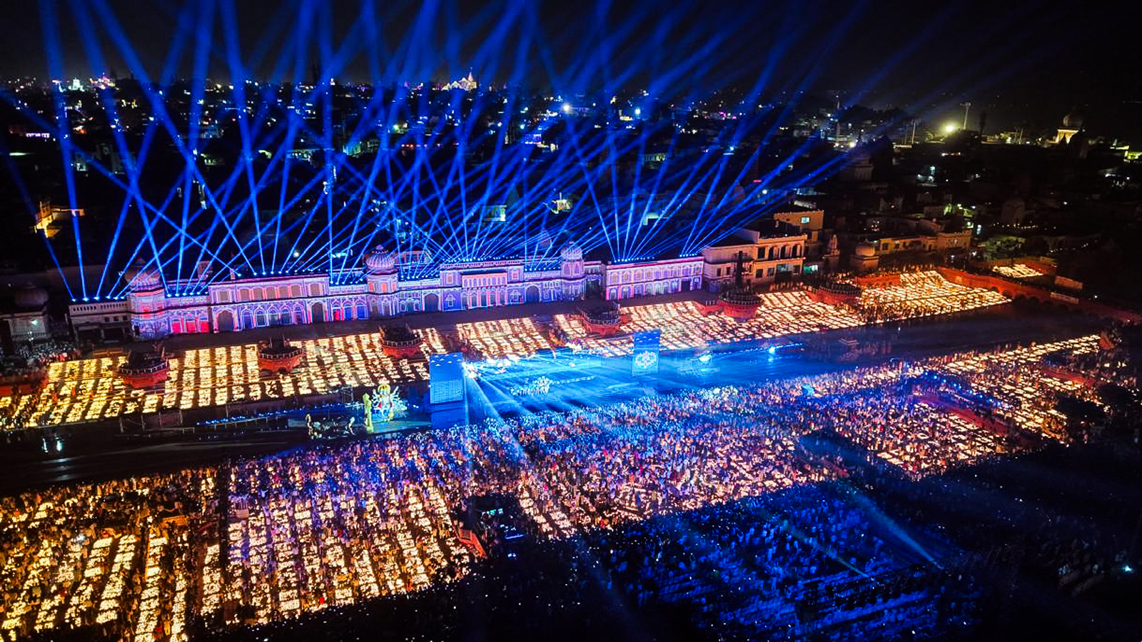 Ayodhya Deepotsav: 10 PHOTO में देखें दिवाली से पहले प्रभु राम के स्वागत के लिए कैसे जगमग हुई अयोध्या