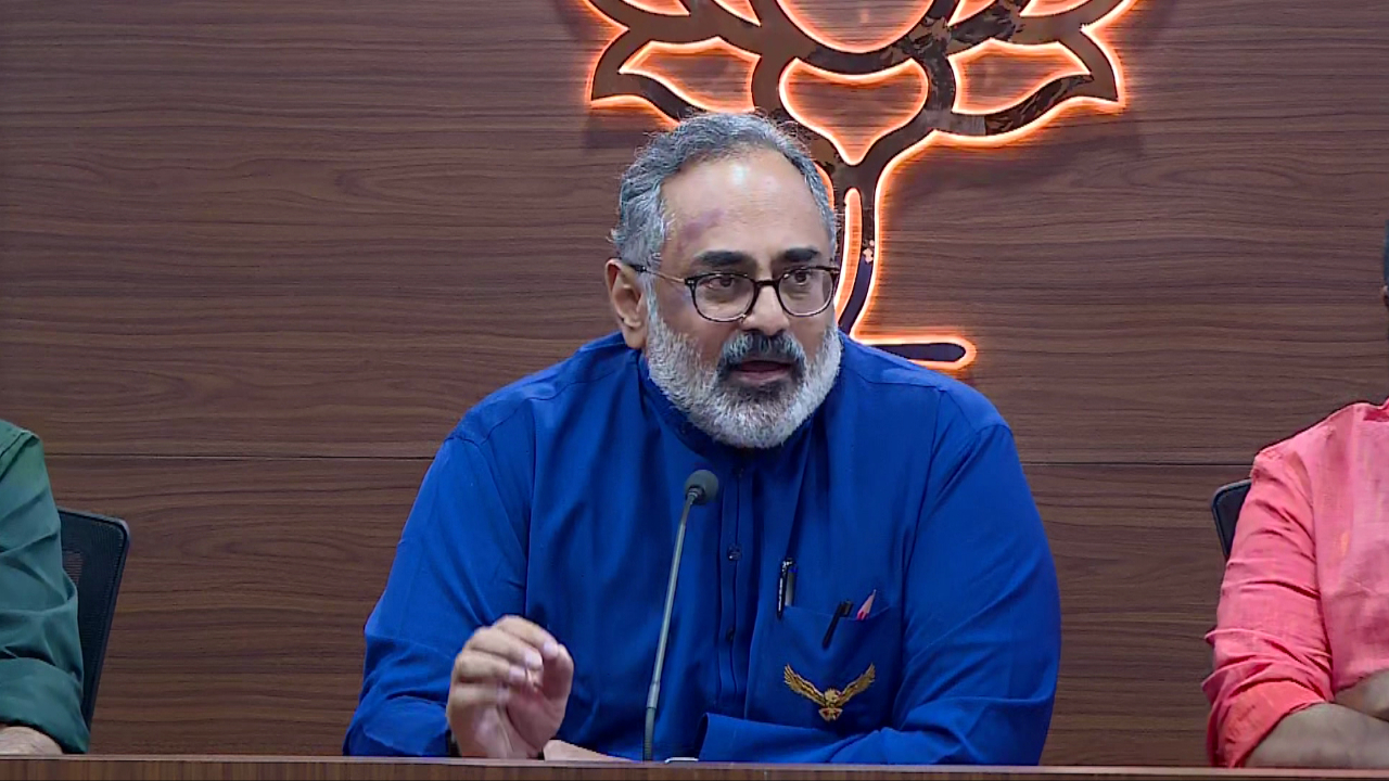 വിജയിക്കാനായി ശിവൻകുട്ടി തന്ത്രങ്ങള്‍ ഇറക്കുന്നു, നേമത്തെ വികസനവുമായി ബന്ധപ്പെട്ട് തുറന്ന സംവാദത്തിന് തയ്യാര്‍ ; രാജീവ് ചന്ദ്രശേഖര്‍