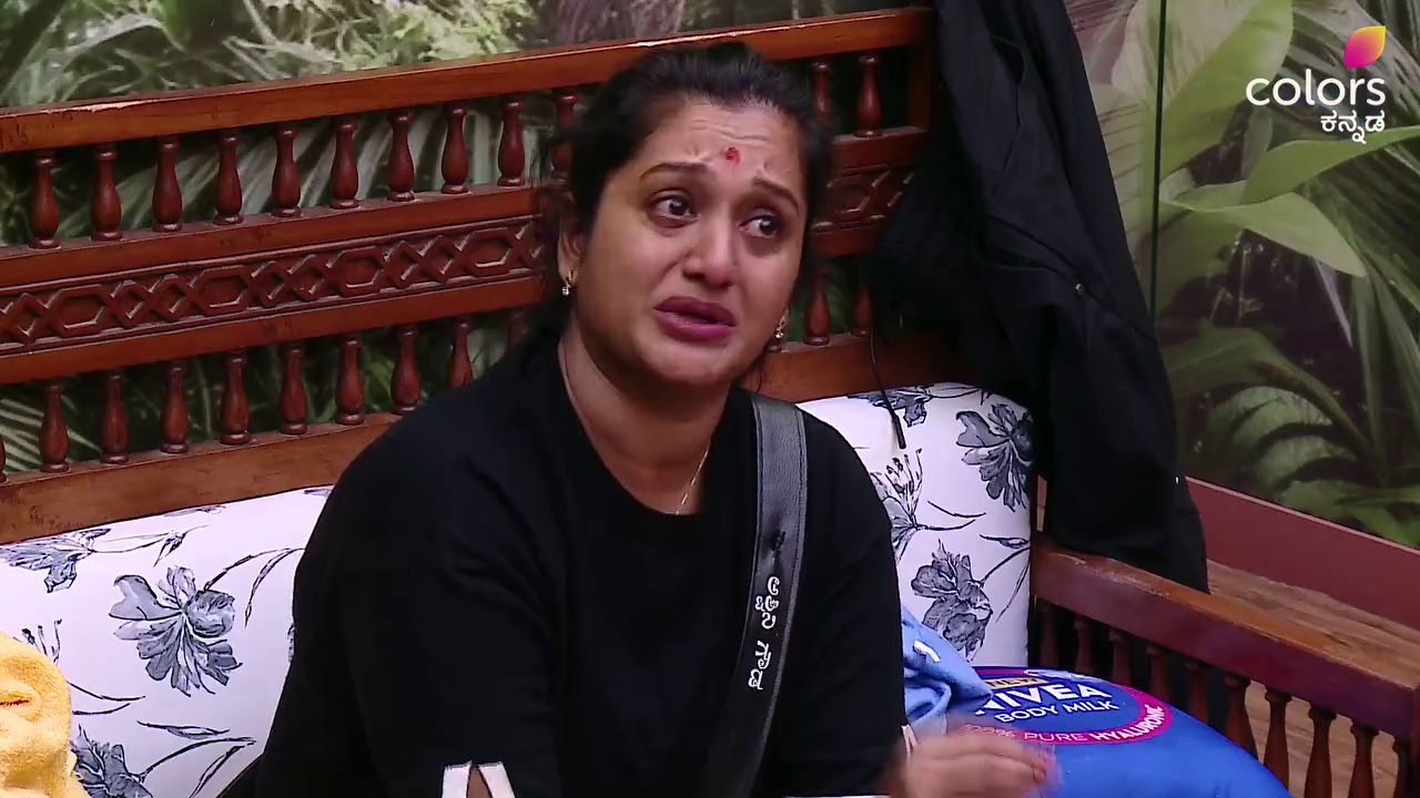 ಮರ್ಯಾದೆ ಪ್ರಶ್ನೆ..? ಅಶ್ವಿನಿ ‘ಬಿಗ್’​ಡ್ರಾಮಾ: ಕಣ್ಣೀರಿಟ್ಟು ಮನೆಯಿಂದ ಹೊರಟುನಿಂತ ಅಶ್ವಿನಿ..!