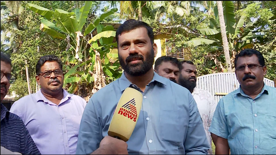 ഇടതുപക്ഷവും ബിജെപിയും ഇവിടെ ഒന്നിച്ചാണ്, അവരെ സഹായിക്കാനാണ് വിമത സ്ഥാനാർത്ഥി: റിജിൽ മാക്കുറ്റി