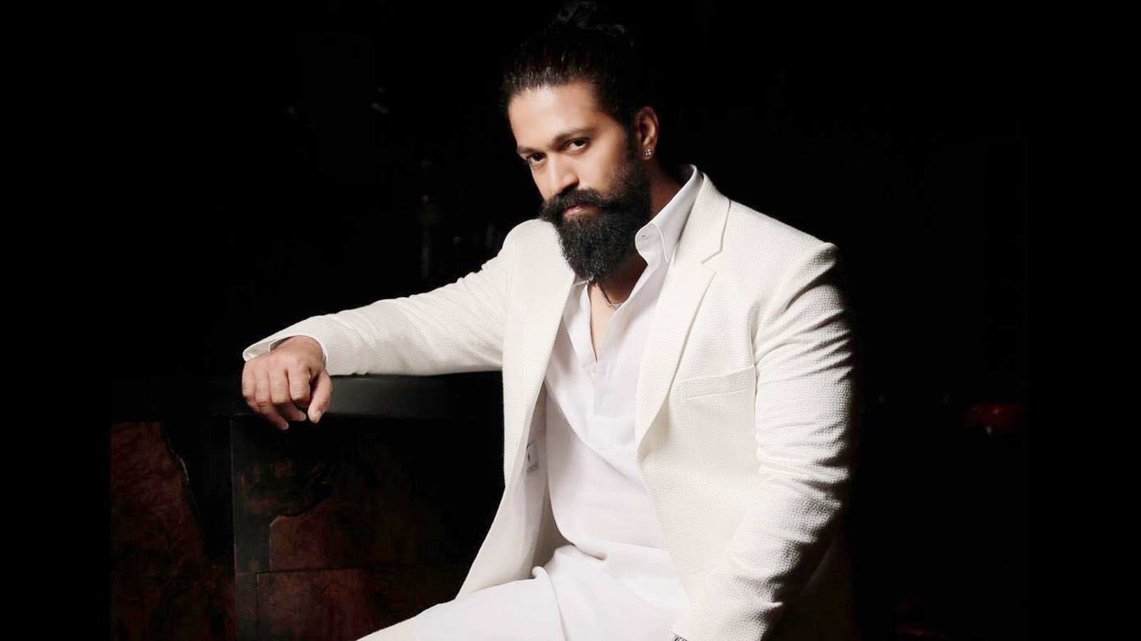 ತಾವಾಯ್ತು ತನ್ನ ಸಿನಿಮಾ ಆಯ್ತು ಅಂತ ಇರೋ Rocking Star Yash ಕಟ್ಟಿದ ಕೋಟೆಗೆ ತಲೆ ಬೇನೆ ಆಗ್ತಿರೋರು ಯಾರು?