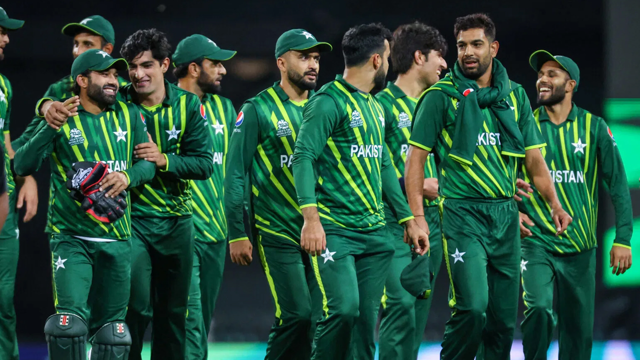 'మేము రోల్ మోడల్స్.. మమ్మల్ని చూసే అందరూ..' తొక్కేం కాదంటూ పాక్ కెప్టెన్‌పై ట్రోల్స్