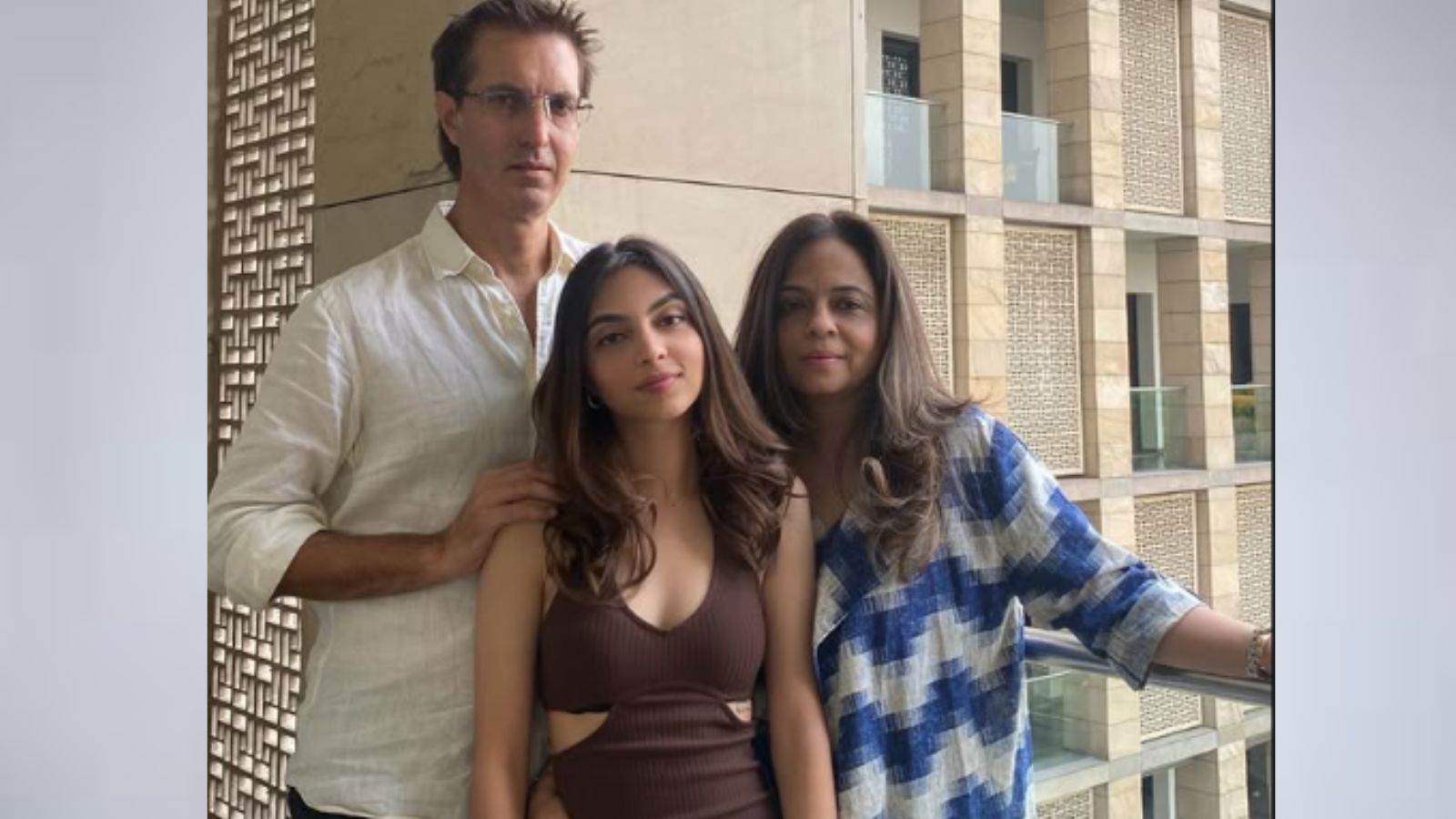 ಮೂರು ದಶಕದ ಬಳಿಕ ಗಾಂಧಿ ಕುಟುಂಬದಲ್ಲಿ ಮದುವೆ ಸಂಭ್ರಮ: ರೈಹಾನ್ ವಾದ್ರಾ–ಅವಿವಾ ಬೇಗ್ ಲವ್ ಸ್ಟೋರಿ