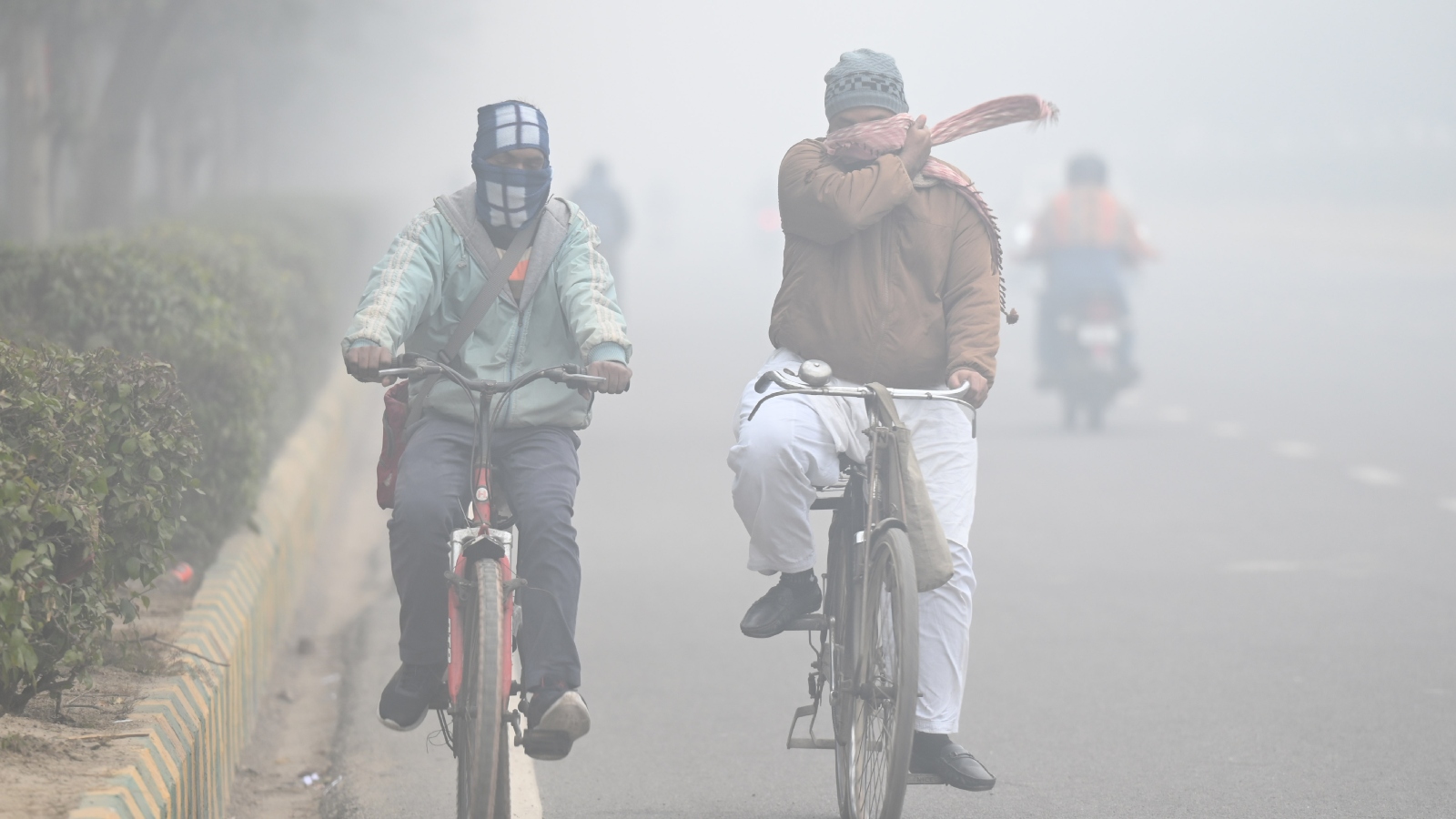 Delhi Weather LATEST Update: Kalindi Kunj AQI Hits 267, Smog Blankets Capital, GRAP Stage 1 Invoked