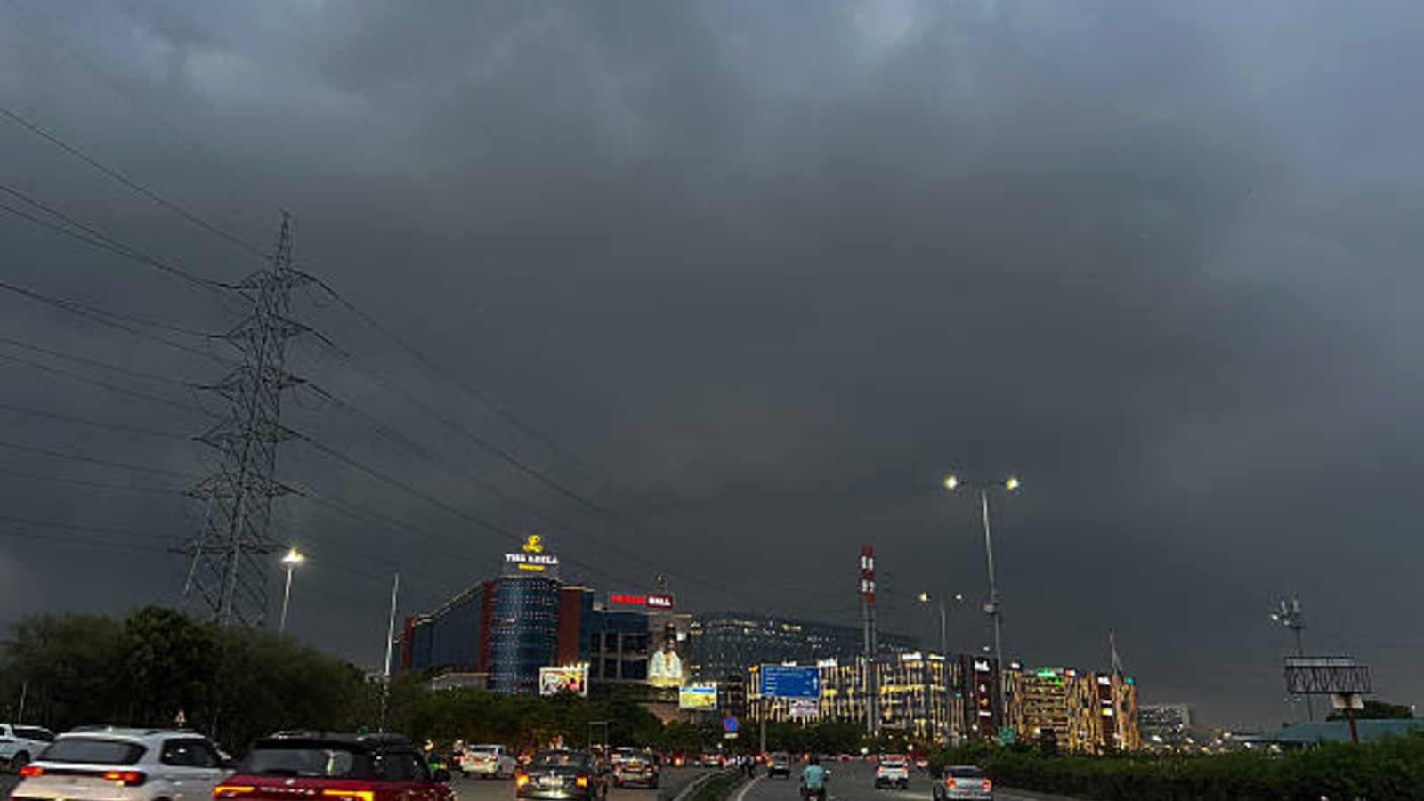 Delhi Weather LATEST Update: Cloudy Skies, Rain Likely Today; Check Full Forecast Here