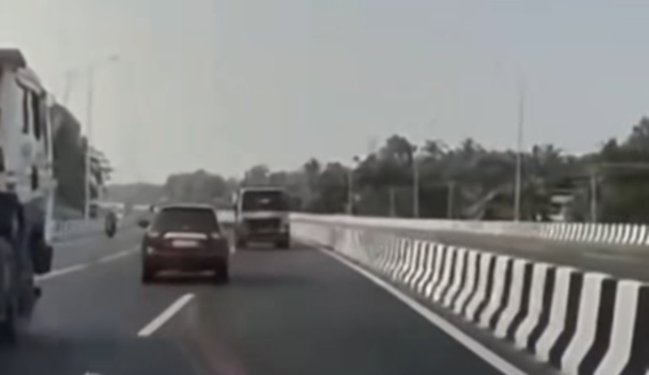 Permit of Tipper lorry to be cancelled for driving in opposite direction on 6-lane highway
