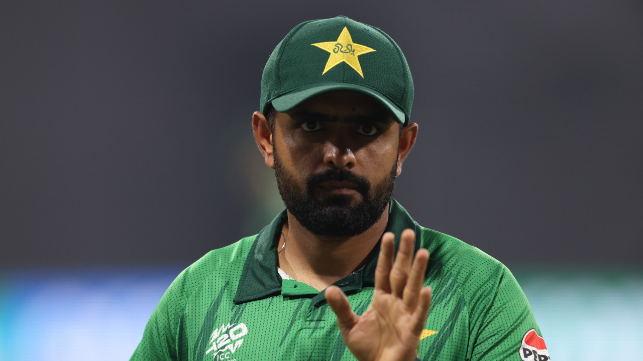 T20 World Cup 2026 IND vs PAK: टीवी पर पूर्व पाकिस्तानी क्रिकेटरों ने उड़ाया बाबर आजम का मजाक, वीडियो वायरल