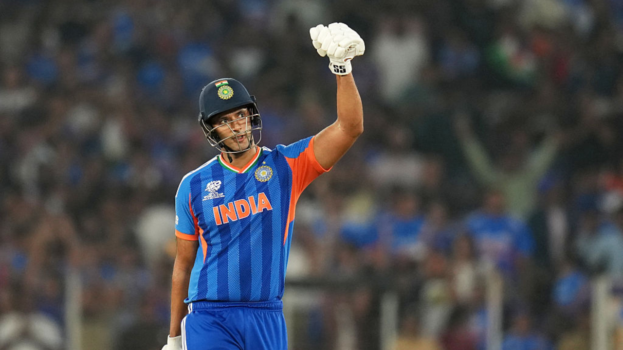 Shivam Dube: नहीं मिला फ्लाइट टिकट, ट्रेन के 3rd AC में बैठकर घर पहुंचा T20 वर्ल्ड कप हीरो