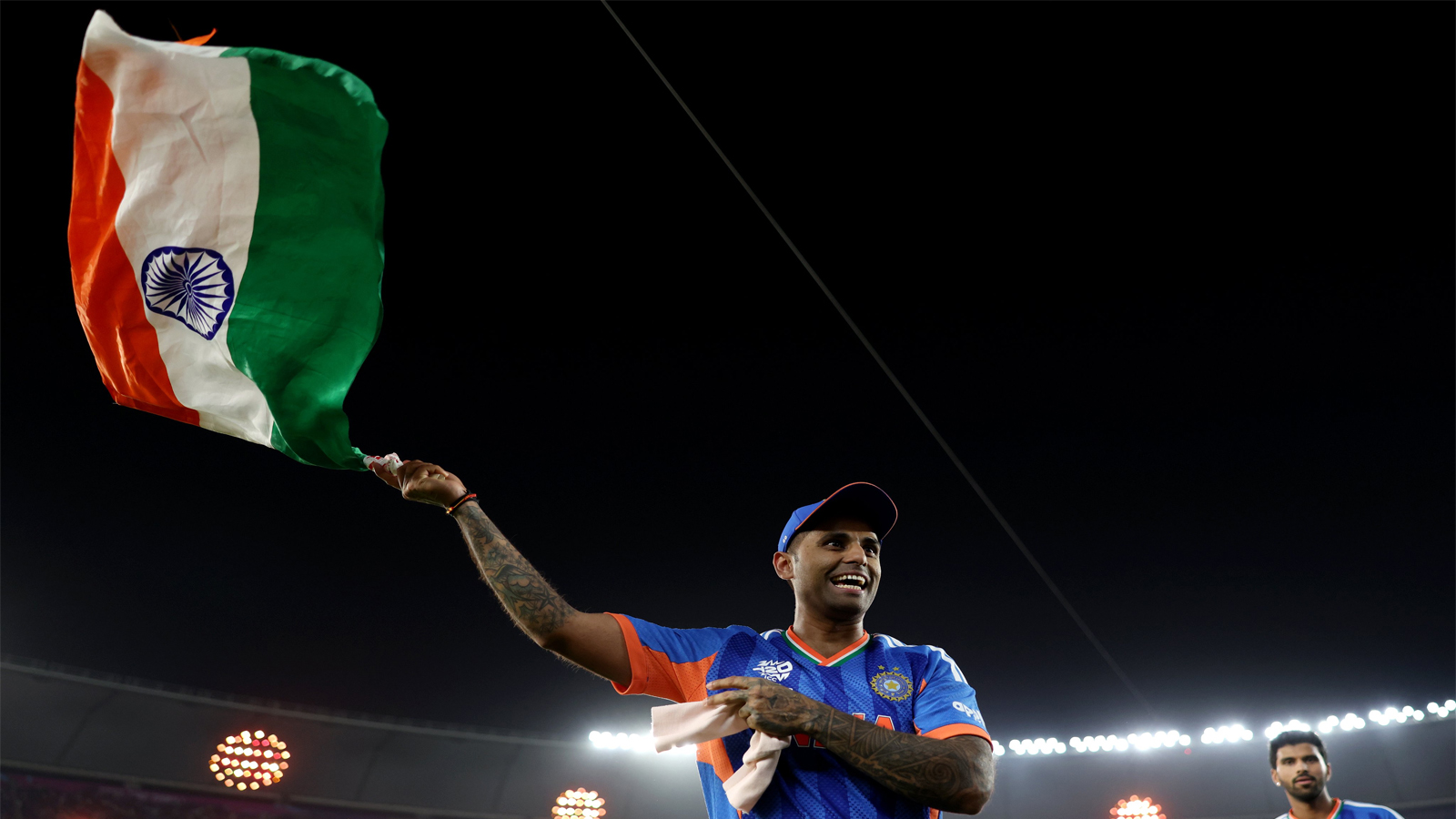 T20 World Cup 2026: ಟ್ರೋಫಿ ಗೆದ್ದು ಪತ್ನಿ ದೇವಿಶಾ ಜತೆ ಐಕಾನಿಕ ಪೋಸ್ ಕೊಟ್ಟ ಸೂರ್ಯಕುಮಾರ್