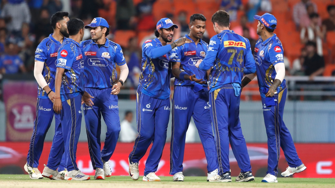 Mumbai Indians IPL 2026: পাঁচটা ট্রফি, কিন্তু ২০২০ সালের পর খালি হাত! হার্দিকের নেতৃত্বে কি ঘুরে দাঁড়াবে মুম্বই?