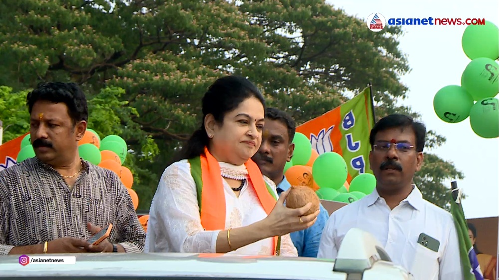 തൃശൂർ പിടിക്കാൻ ആവേശത്തോടെ പ്രചാരണത്തിനിറങ്ങി പദ്മജ വേണുഗോപാൽ