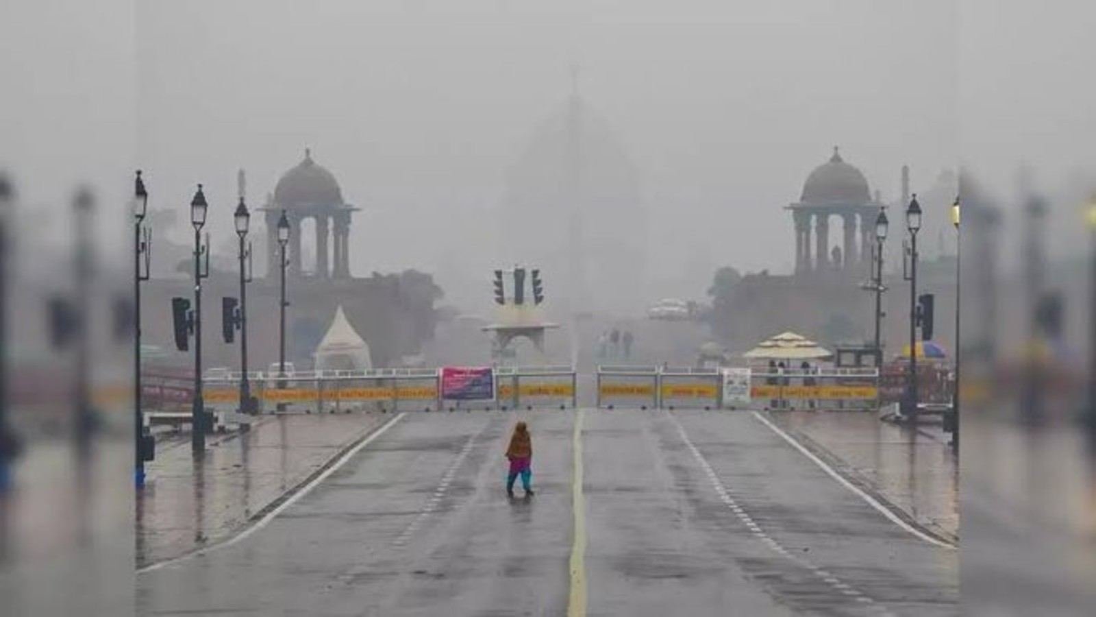 Delhi Weather LATEST Update: Temperature May Touch 35°C, Light Rain Likely During Afternoon, Evening